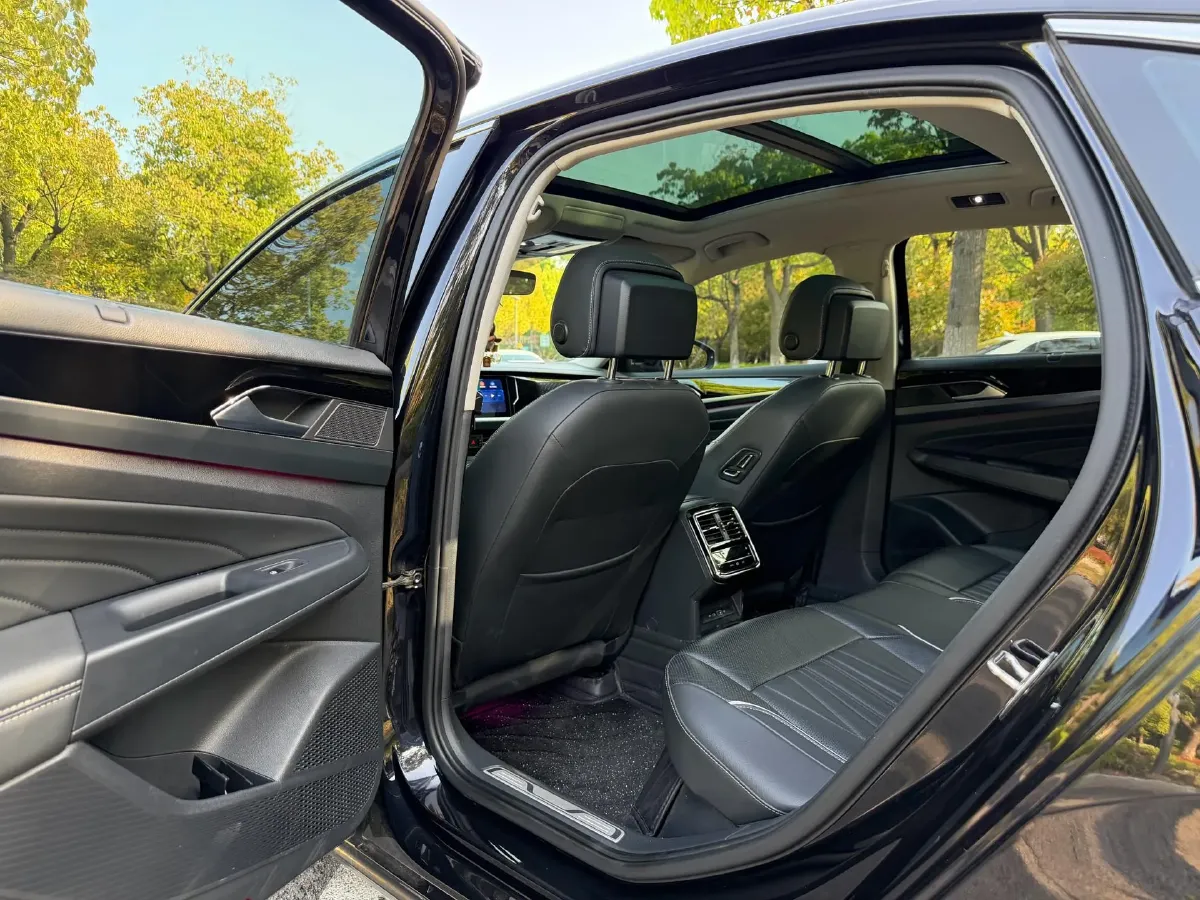 2022 Xpeng P7 BEV 60.2KWH,autocango,china used car exporter,china ev exporter,chinese used car exporter,chinese used ev exporter