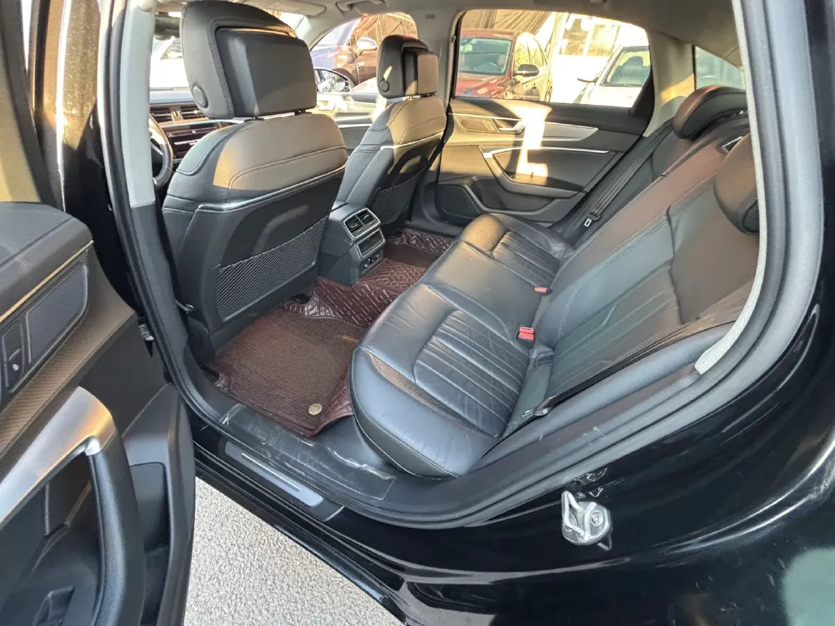 2021 Audi A6L 2.0T 190HP L4 7DCT,autocango,china used car exporter,china ev exporter,chinese used car exporter,chinese used ev exporter