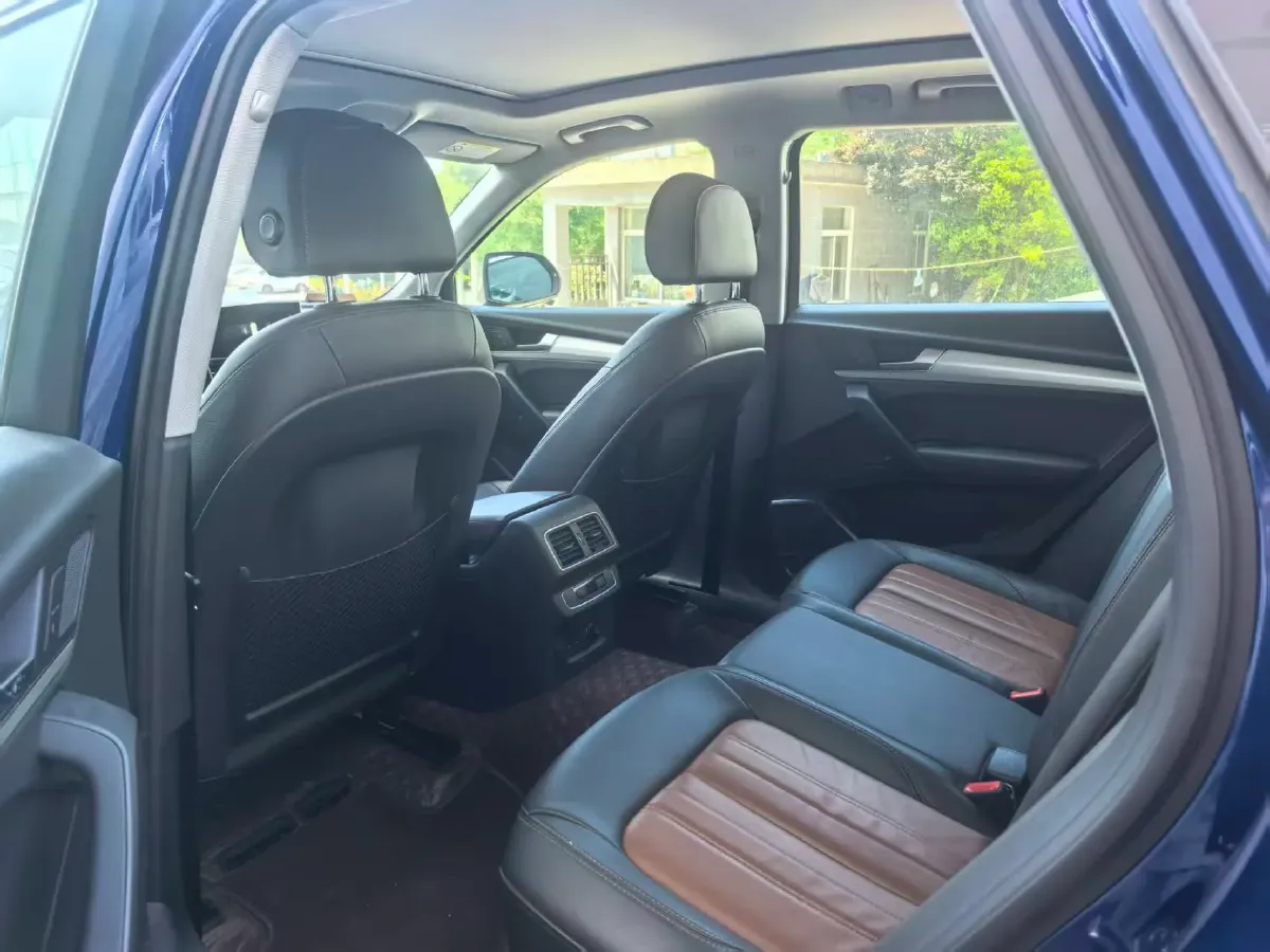 2020 Audi Q5L 2.0T 190HP L4 7DCT,autocango,china used car exporter,china ev exporter,chinese used car exporter,chinese used ev exporter