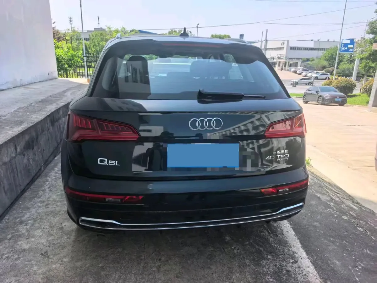 2020 Audi Q5L 2.0T 190HP L4 7DCT,autocango,china used car exporter,china ev exporter,chinese used car exporter,chinese used ev exporter