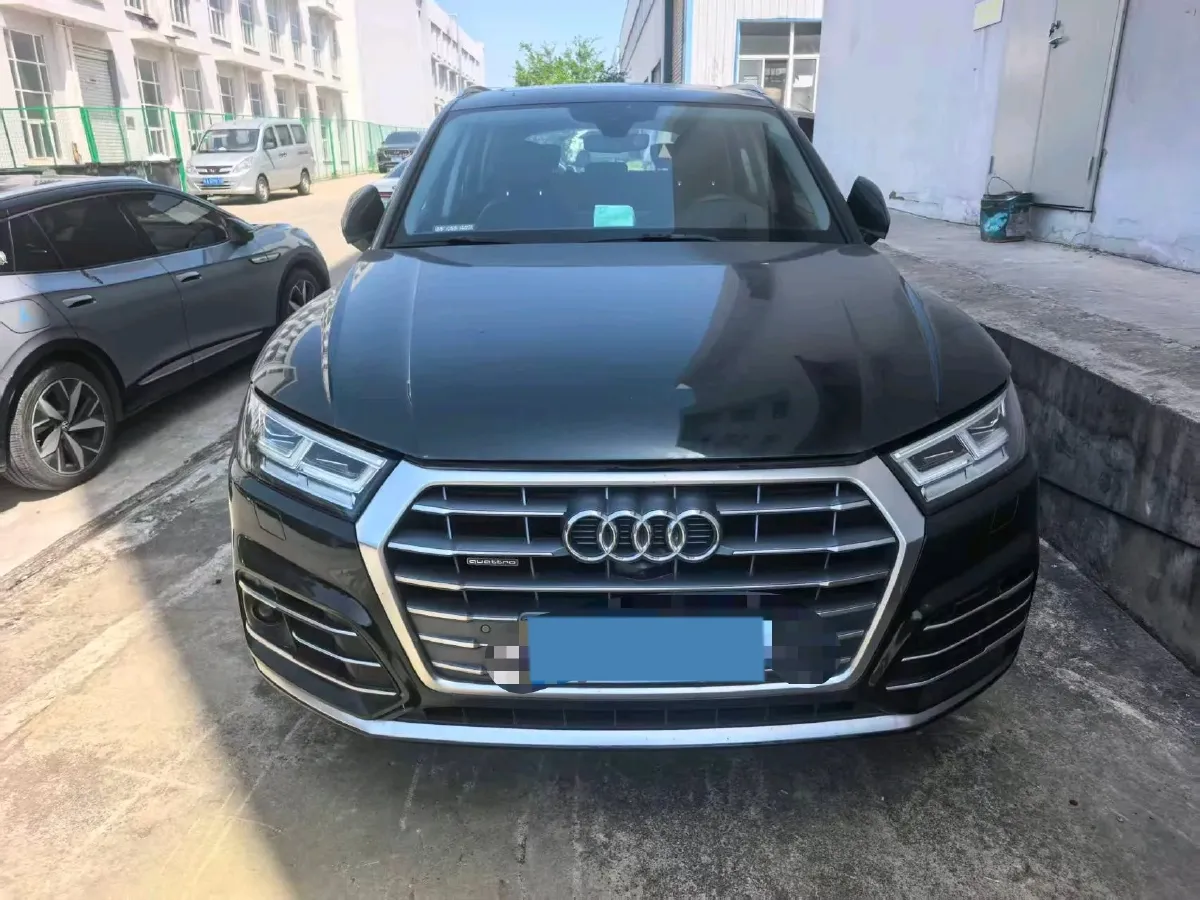 2020 Audi Q5L 2.0T 190HP L4 7DCT,autocango,china used car exporter,china ev exporter,chinese used car exporter,chinese used ev exporter