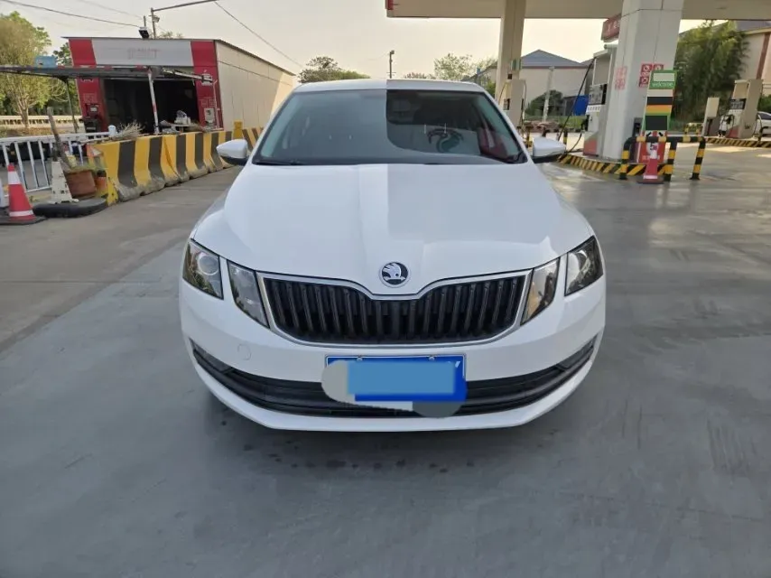 2018 Skoda Octavia 1.6L 110HP L4 5MT,autocango,china used car exporter,china ev exporter,chinese used car exporter,chinese used ev exporter