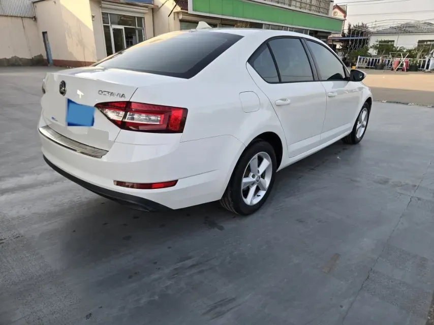 2018 Skoda Octavia 1.6L 110HP L4 5MT,autocango,china used car exporter,china ev exporter,chinese used car exporter,chinese used ev exporter