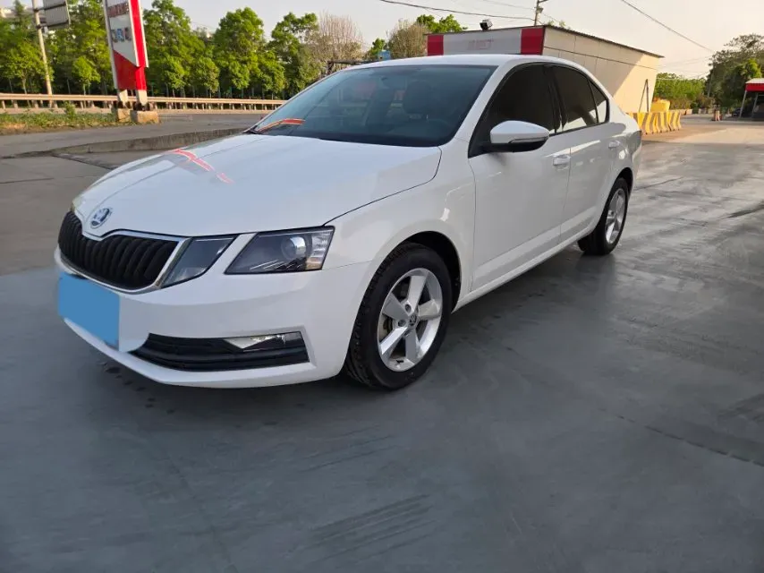 2018 Skoda Octavia 1.6L 110HP L4 5MT,autocango,china used car exporter,china ev exporter,chinese used car exporter,chinese used ev exporter