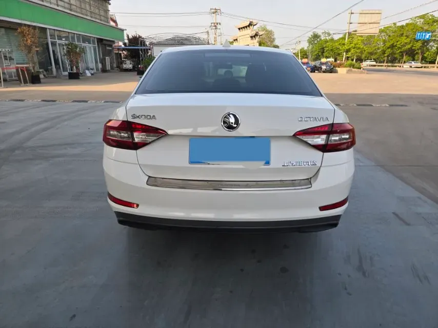 2018 Skoda Octavia 1.6L 110HP L4 5MT,autocango,china used car exporter,china ev exporter,chinese used car exporter,chinese used ev exporter