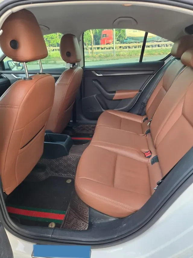 2018 Skoda Octavia 1.6L 110HP L4 5MT,autocango,china used car exporter,china ev exporter,chinese used car exporter,chinese used ev exporter