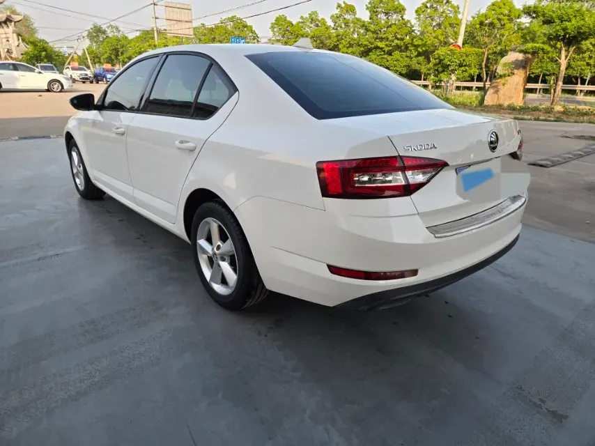 2018 Skoda Octavia 1.6L 110HP L4 5MT,autocango,china used car exporter,china ev exporter,chinese used car exporter,chinese used ev exporter