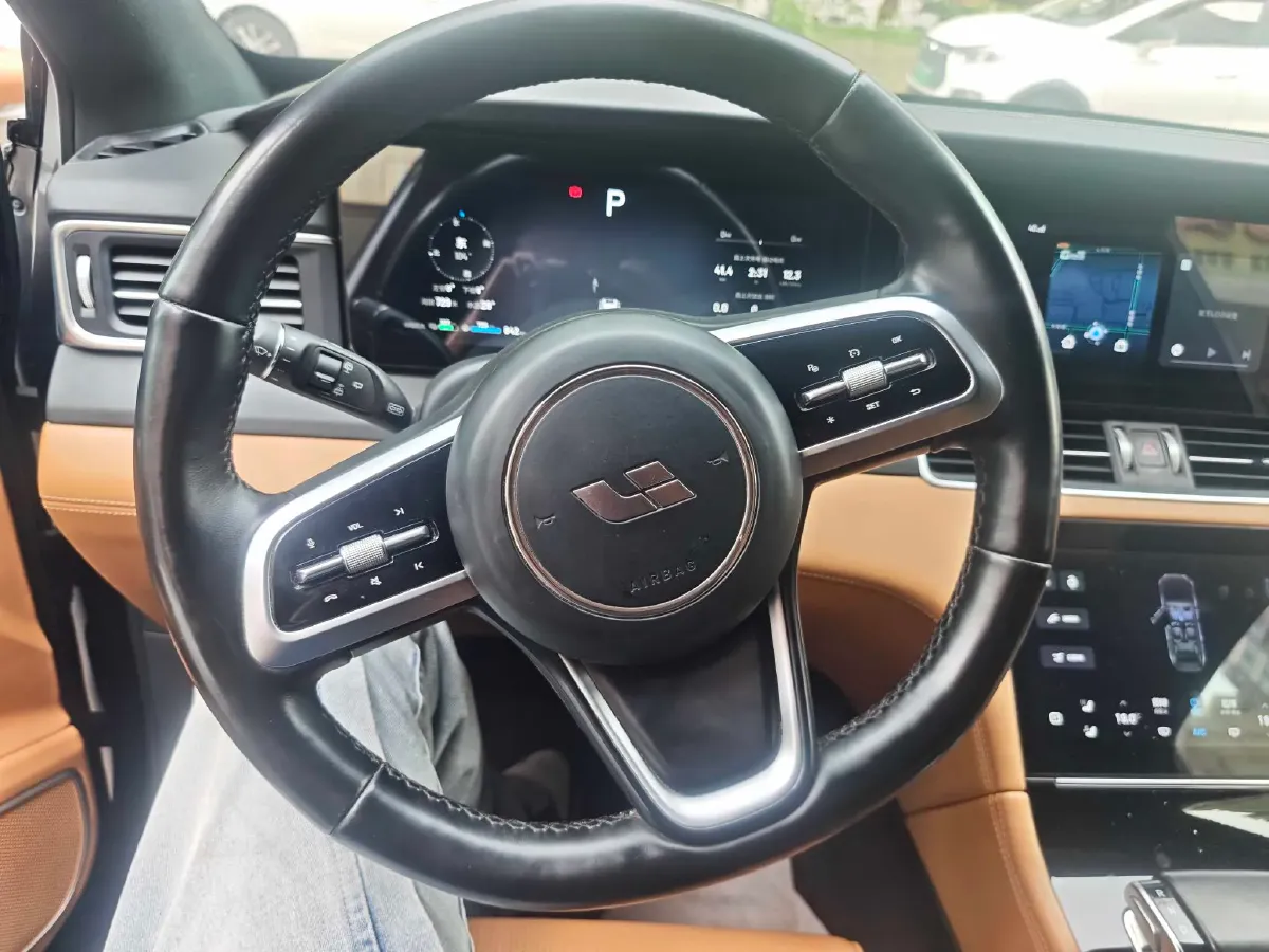 2021 Li ONE Range Extended 131HP REEV 40.5KWH,autocango,china used car exporter,china ev exporter,chinese used car exporter,chinese used ev exporter