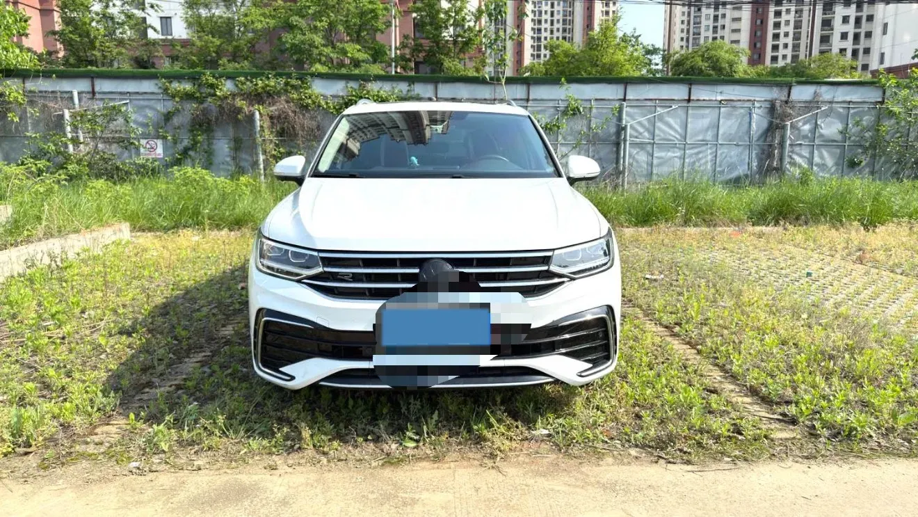 2023 Volkswagen Tiguan L 2.0T 186HP L4 7DCT,autocango,china used car exporter,china ev exporter,chinese used car exporter,chinese used ev exporter