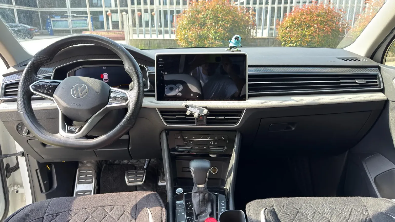 2023 Volkswagen Tiguan L 2.0T 186HP L4 7DCT,autocango,china used car exporter,china ev exporter,chinese used car exporter,chinese used ev exporter