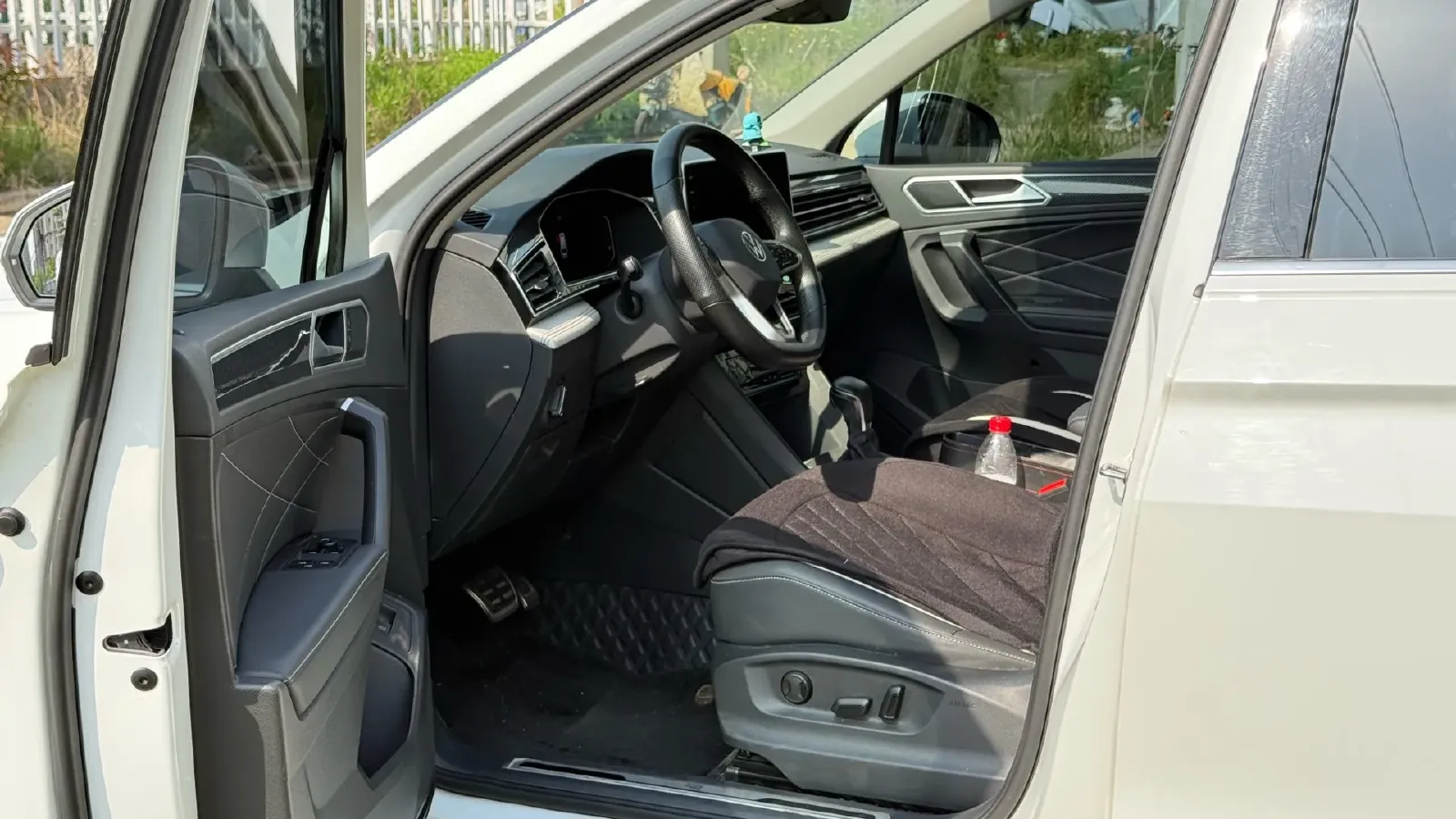 2023 Volkswagen Tiguan L 2.0T 186HP L4 7DCT,autocango,china used car exporter,china ev exporter,chinese used car exporter,chinese used ev exporter