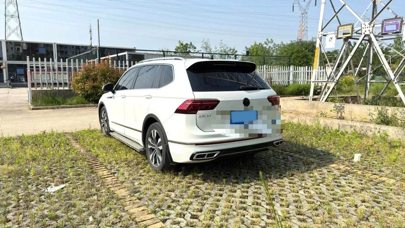 2023 Volkswagen Tiguan L 2.0T 186HP L4 7DCT,autocango,china used car exporter,china ev exporter,chinese used car exporter,chinese used ev exporter