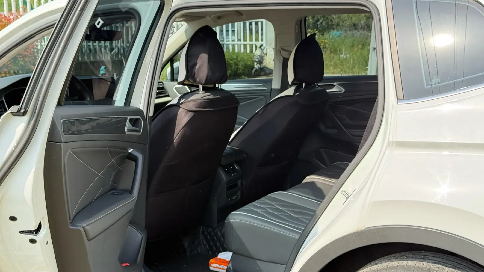 2023 Volkswagen Tiguan L 2.0T 186HP L4 7DCT,autocango,china used car exporter,china ev exporter,chinese used car exporter,chinese used ev exporter