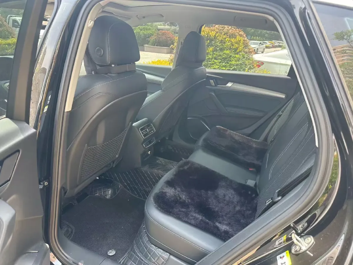 2026 Audi Q5L 2.0T 190HP L4 7DCT,autocango,china used car exporter,china ev exporter,chinese used car exporter,chinese used ev exporter