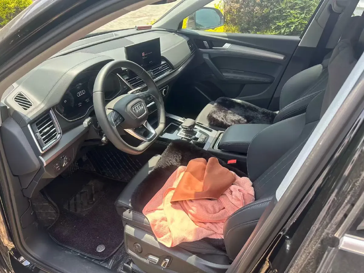 2026 Audi Q5L 2.0T 190HP L4 7DCT,autocango,china used car exporter,china ev exporter,chinese used car exporter,chinese used ev exporter