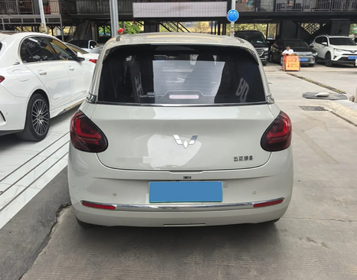 2023 WuLing BinGuo BEV 31.9KWH,autocango,china used car exporter,china ev exporter,chinese used car exporter,chinese used ev exporter