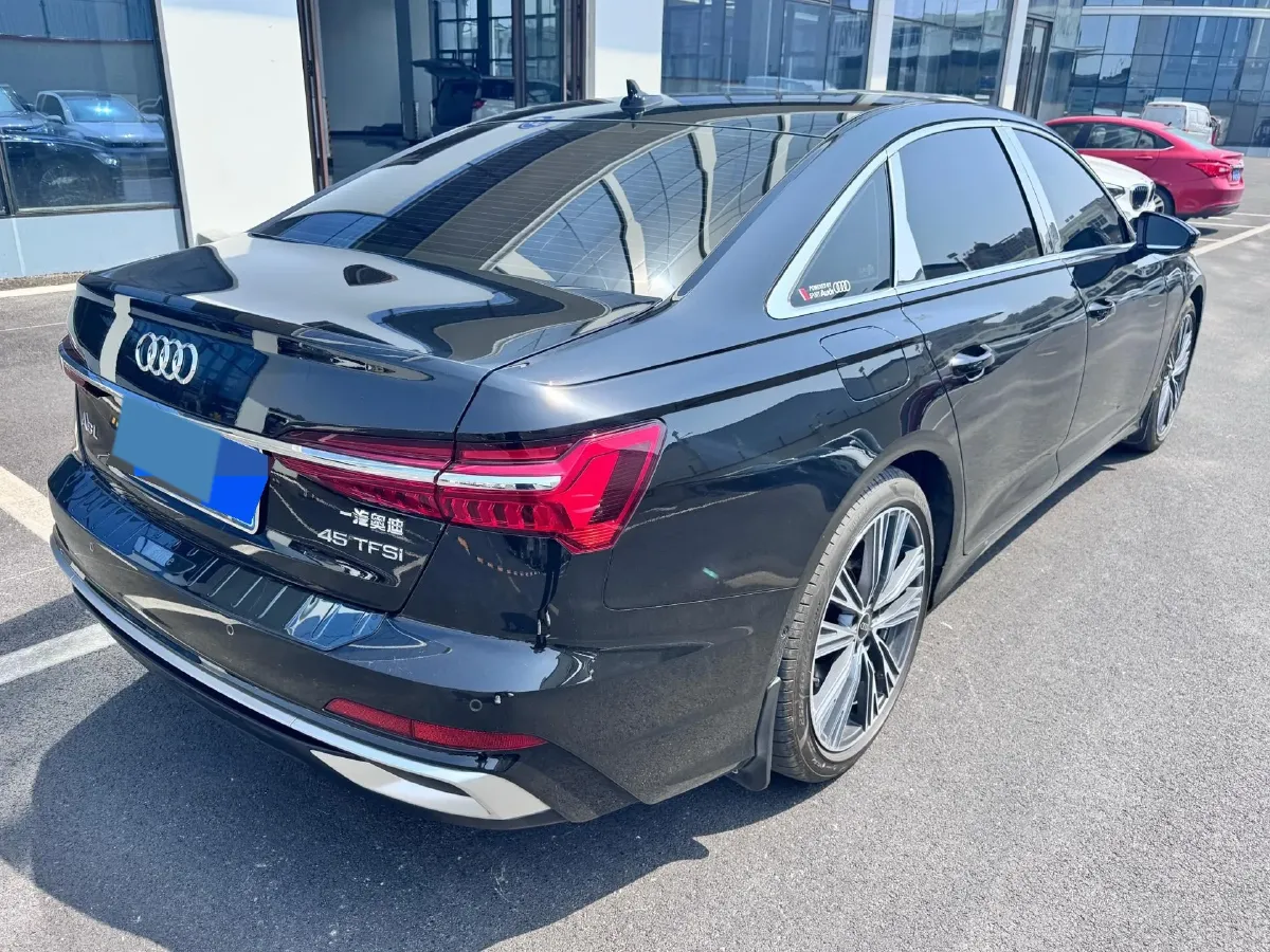 2024 Audi A6L 2.0T 245HP L4 7DCT,autocango,china used car exporter,china ev exporter,chinese used car exporter,chinese used ev exporter