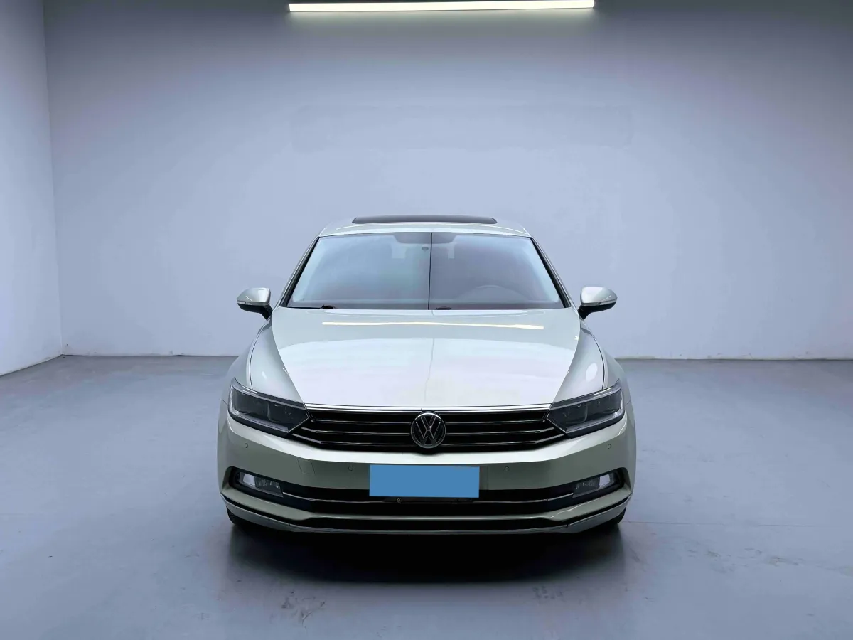 2018 Volkswagen Magotan 1.8T 180HP L4 7DCT,autocango,china used car exporter,china ev exporter,chinese used car exporter,chinese used ev exporter