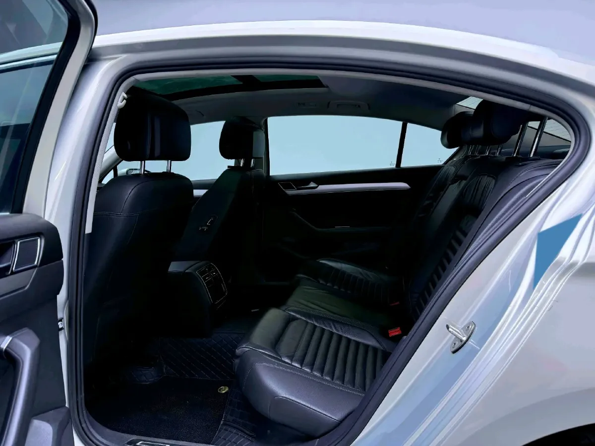 2018 Volkswagen Magotan 1.8T 180HP L4 7DCT,autocango,china used car exporter,china ev exporter,chinese used car exporter,chinese used ev exporter