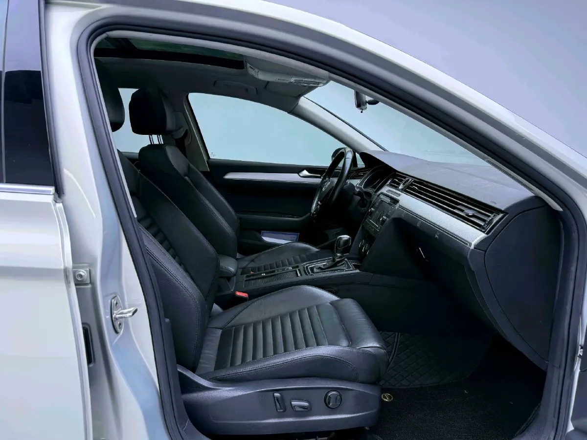 2018 Volkswagen Magotan 1.8T 180HP L4 7DCT,autocango,china used car exporter,china ev exporter,chinese used car exporter,chinese used ev exporter