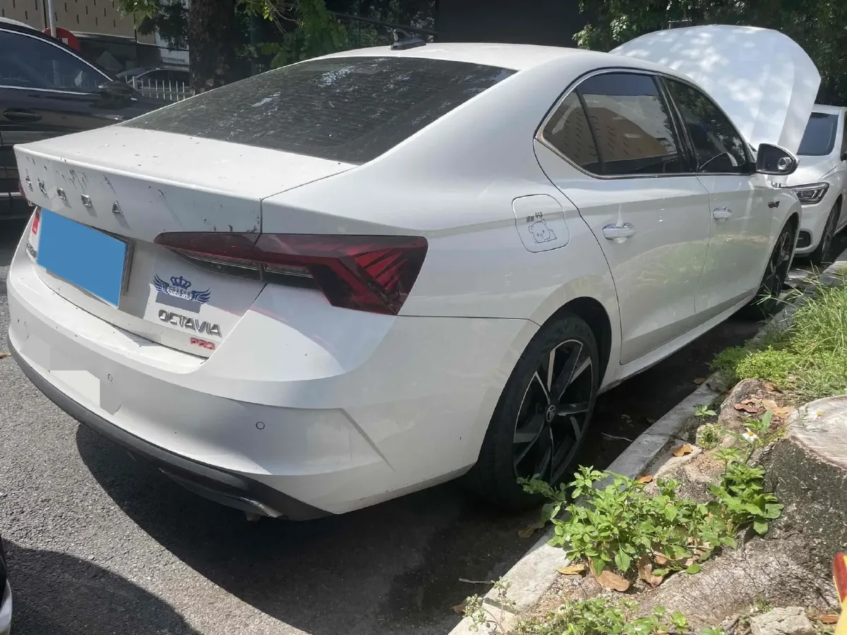 2022 Skoda Octavia 1.4T 150HP L4 7DCT,autocango,china used car exporter,china ev exporter,chinese used car exporter,chinese used ev exporter