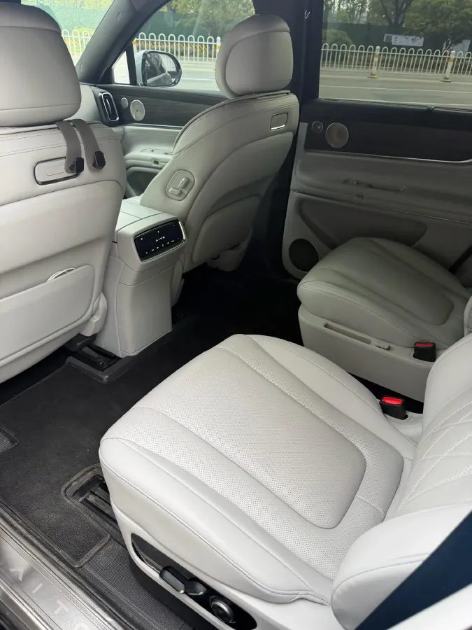 2024 AITO AITO M9 1.5T 152HP L4 REEV 42KWH,autocango,china used car exporter,china ev exporter,chinese used car exporter,chinese used ev exporter