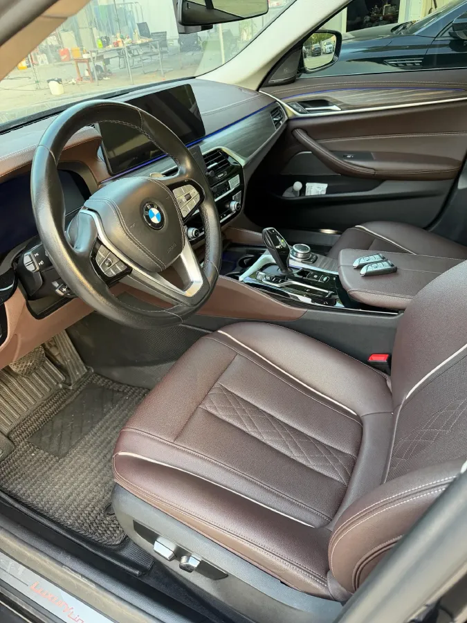 2022 BMW 5 Series 2.0T 252HP L4 8AT,autocango,china used car exporter,china ev exporter,chinese used car exporter,chinese used ev exporter