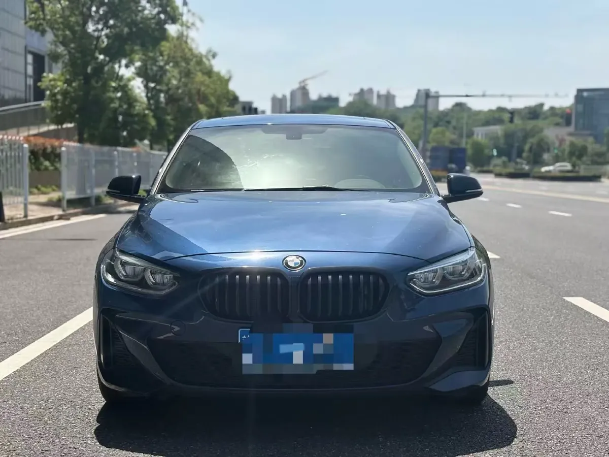 2023 BMW 1 Series 2.0T 178HP L4 7DCT,autocango,china used car exporter,china ev exporter,chinese used car exporter,chinese used ev exporter