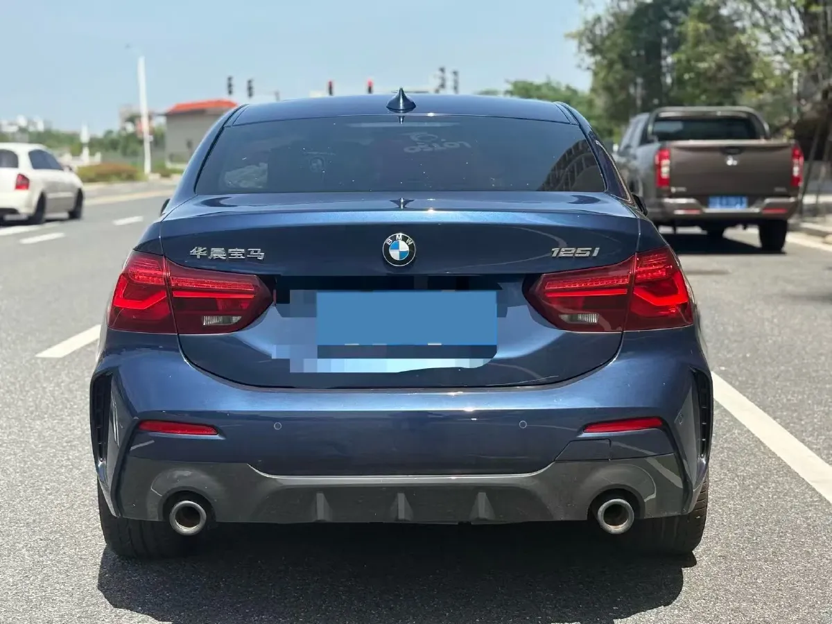 2023 BMW 1 Series 2.0T 178HP L4 7DCT,autocango,china used car exporter,china ev exporter,chinese used car exporter,chinese used ev exporter
