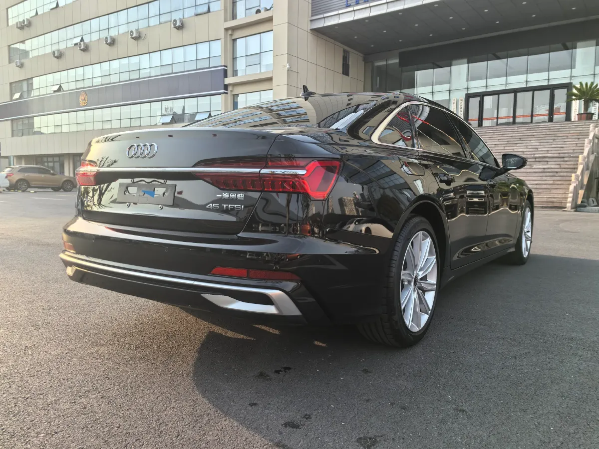 2023 Audi A6L 2.0T 245HP L4 7DCT,autocango,china used car exporter,china ev exporter,chinese used car exporter,chinese used ev exporter