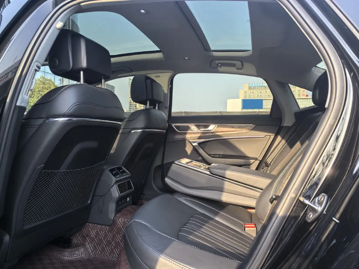 2023 Audi A6L 2.0T 245HP L4 7DCT,autocango,china used car exporter,china ev exporter,chinese used car exporter,chinese used ev exporter