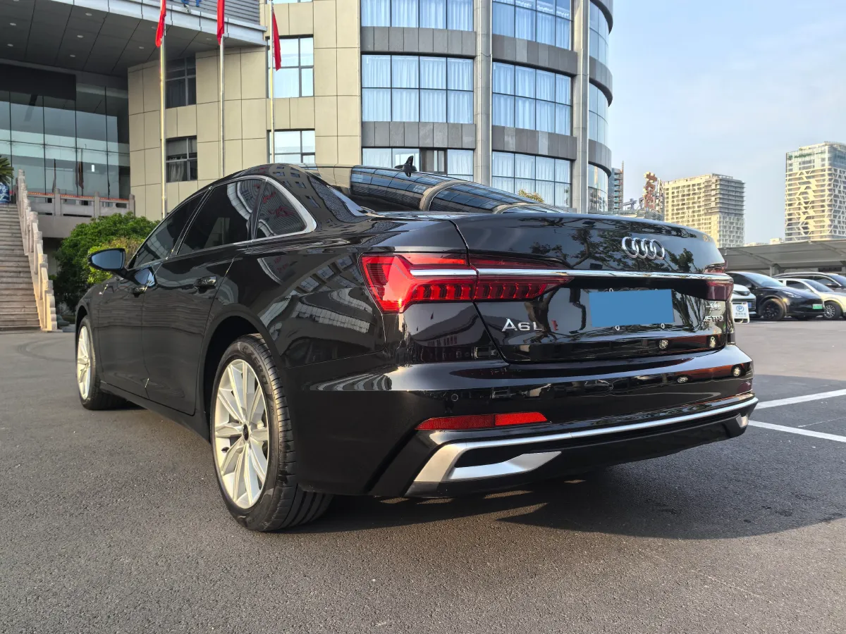 2023 Audi A6L 2.0T 245HP L4 7DCT,autocango,china used car exporter,china ev exporter,chinese used car exporter,chinese used ev exporter