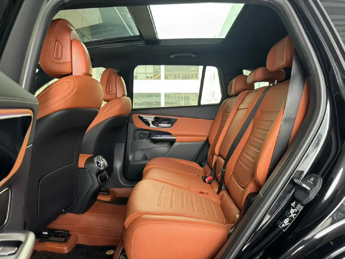 2023 Mercedes-Benz GLC Class 2.0T 204HP L4 9AT,autocango,china used car exporter,china ev exporter,chinese used car exporter,chinese used ev exporter