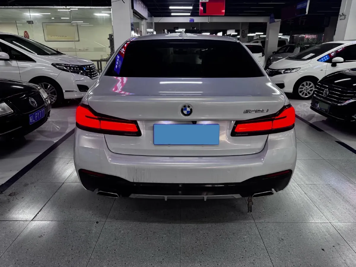 2022 BMW 5 Series 2.0T 184HP L4 8AT,autocango,china used car exporter,china ev exporter,chinese used car exporter,chinese used ev exporter