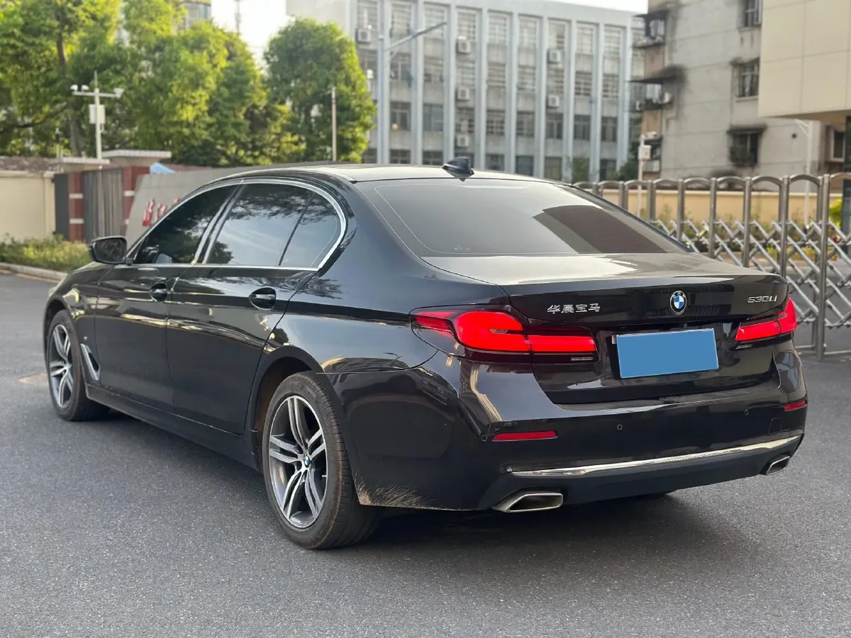 2022 BMW 5 Series 2.0T 252HP L4 8AT,autocango,china used car exporter,china ev exporter,chinese used car exporter,chinese used ev exporter