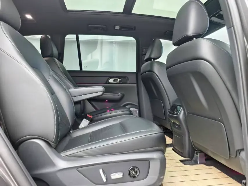 2021 Li ONE Range Extended 131HP REEV 40.5KWH,autocango,china used car exporter,china ev exporter,chinese used car exporter,chinese used ev exporter