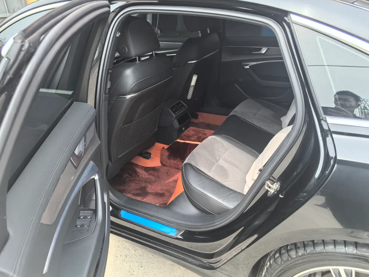 2021 Audi A6L 2.0T 224HP L4 7DCT,autocango,china used car exporter,china ev exporter,chinese used car exporter,chinese used ev exporter