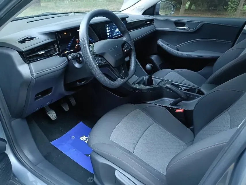 2023 Roewe i5 1.5L 129HP L4 5MT,autocango,china used car exporter,china ev exporter,chinese used car exporter,chinese used ev exporter