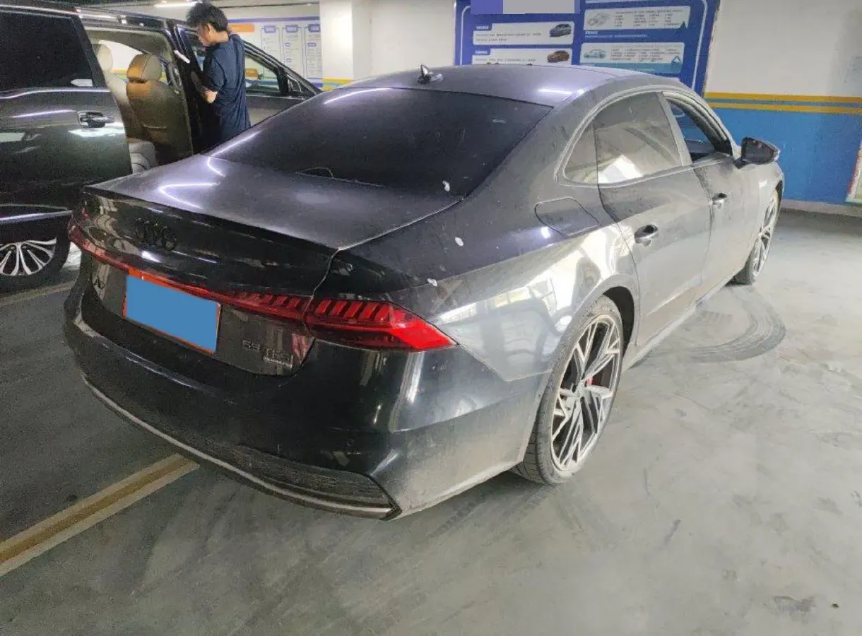 2022 Audi A7L 2.0T 245HP L4 7DCT,autocango,china used car exporter,china ev exporter,chinese used car exporter,chinese used ev exporter