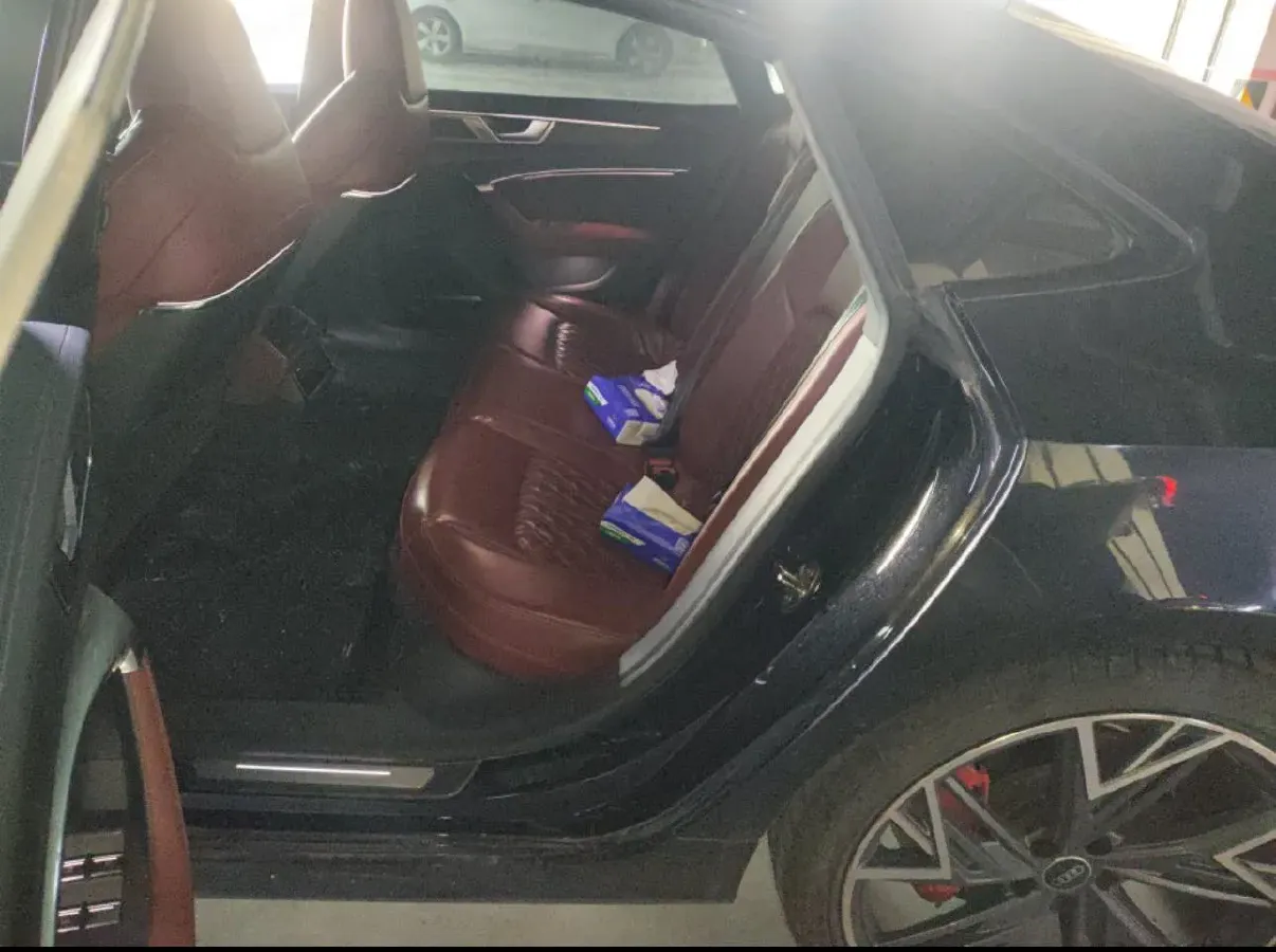 2022 Audi A7L 2.0T 245HP L4 7DCT,autocango,china used car exporter,china ev exporter,chinese used car exporter,chinese used ev exporter