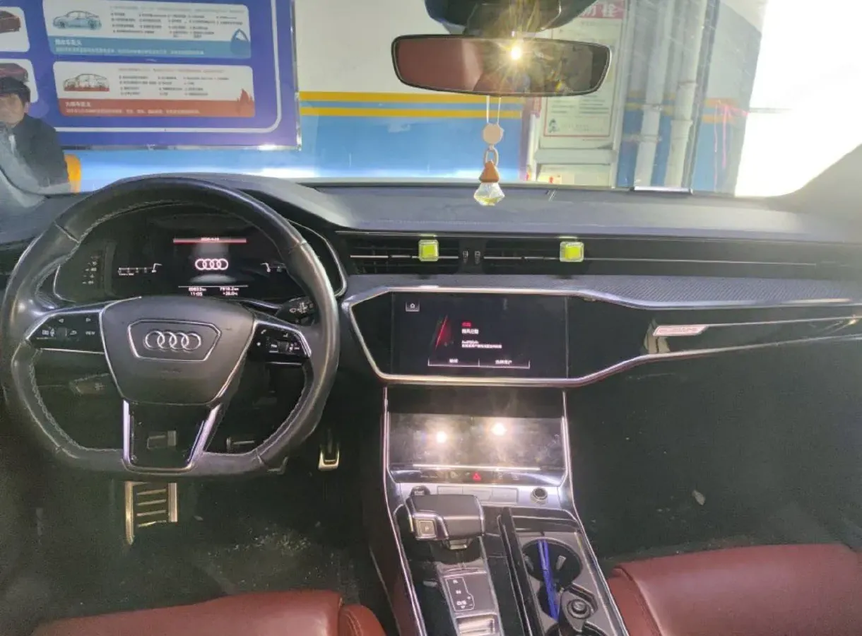 2022 Audi A7L 2.0T 245HP L4 7DCT,autocango,china used car exporter,china ev exporter,chinese used car exporter,chinese used ev exporter