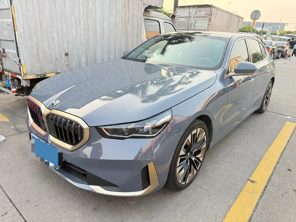 2024 BMW 5 Series 2.0T 258HP L4 8AT,autocango,china used car exporter,china ev exporter,chinese used car exporter,chinese used ev exporter