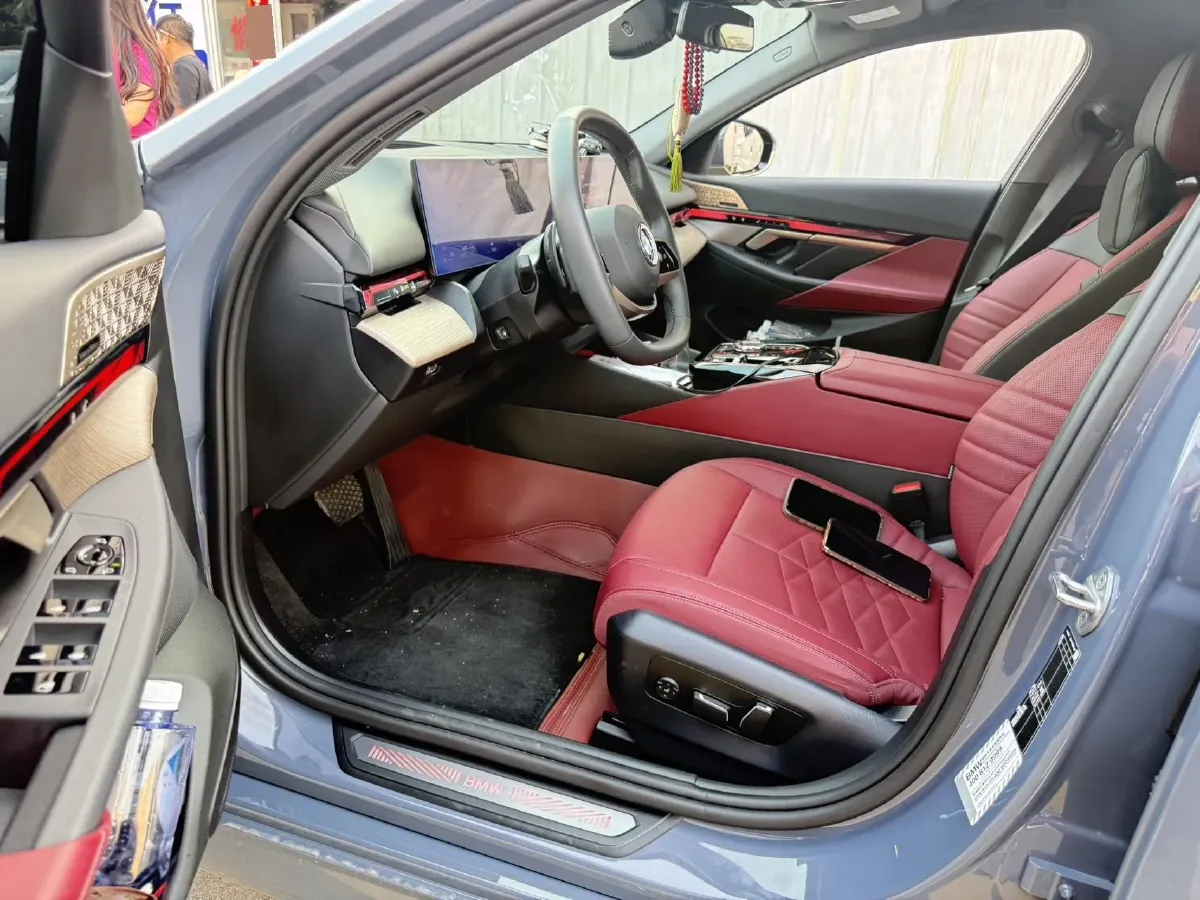 2024 BMW 5 Series 2.0T 258HP L4 8AT,autocango,china used car exporter,china ev exporter,chinese used car exporter,chinese used ev exporter