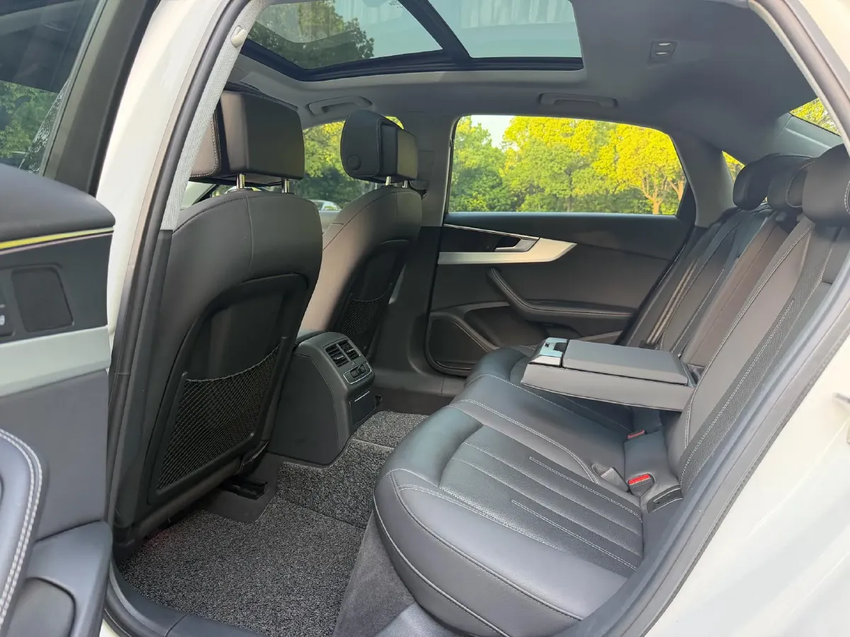 2020 Audi A4L 2.0T 190HP L4 7DCT,autocango,china used car exporter,china ev exporter,chinese used car exporter,chinese used ev exporter