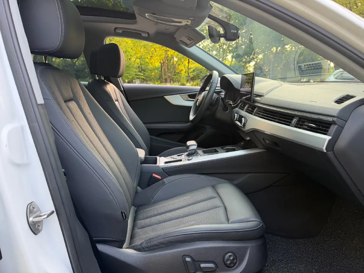 2020 Audi A4L 2.0T 190HP L4 7DCT,autocango,china used car exporter,china ev exporter,chinese used car exporter,chinese used ev exporter