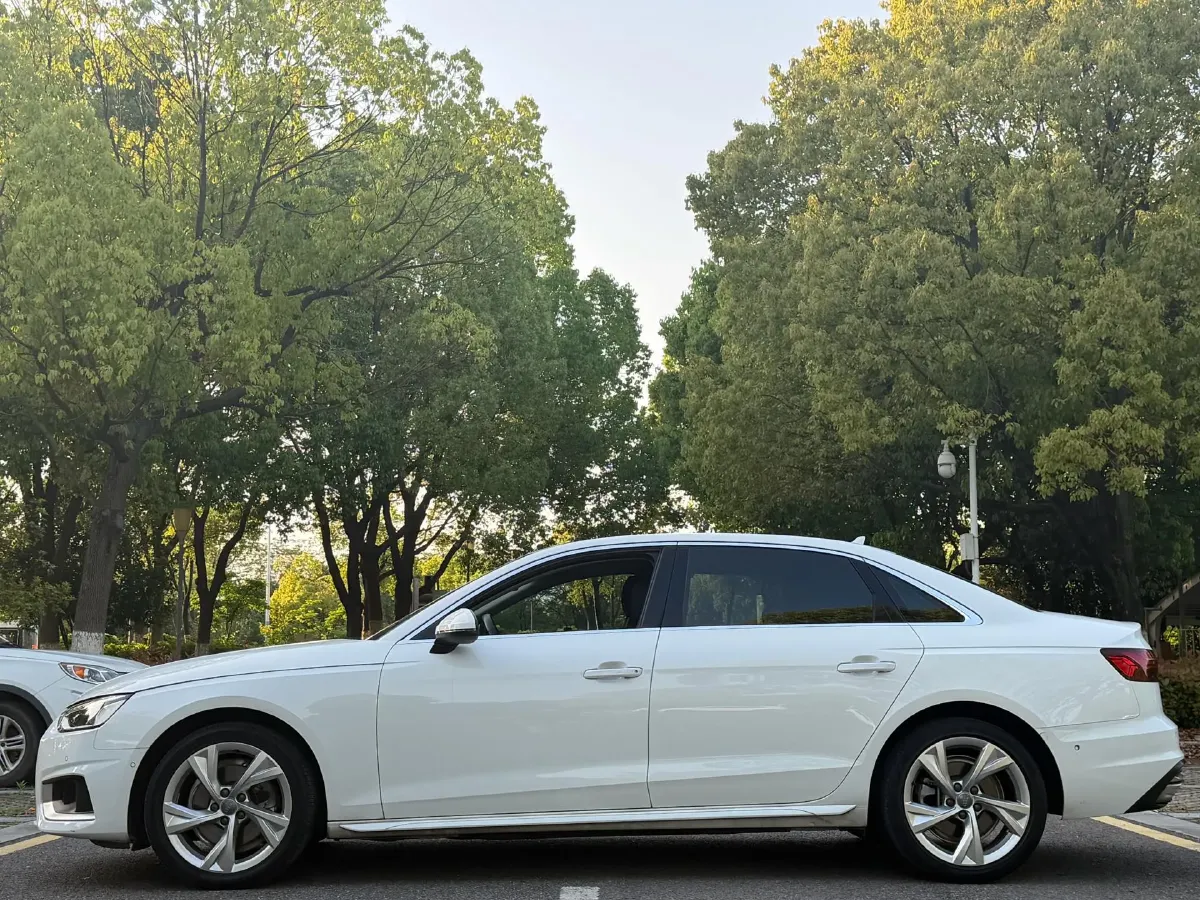 2020 Audi A4L 2.0T 190HP L4 7DCT,autocango,china used car exporter,china ev exporter,chinese used car exporter,chinese used ev exporter