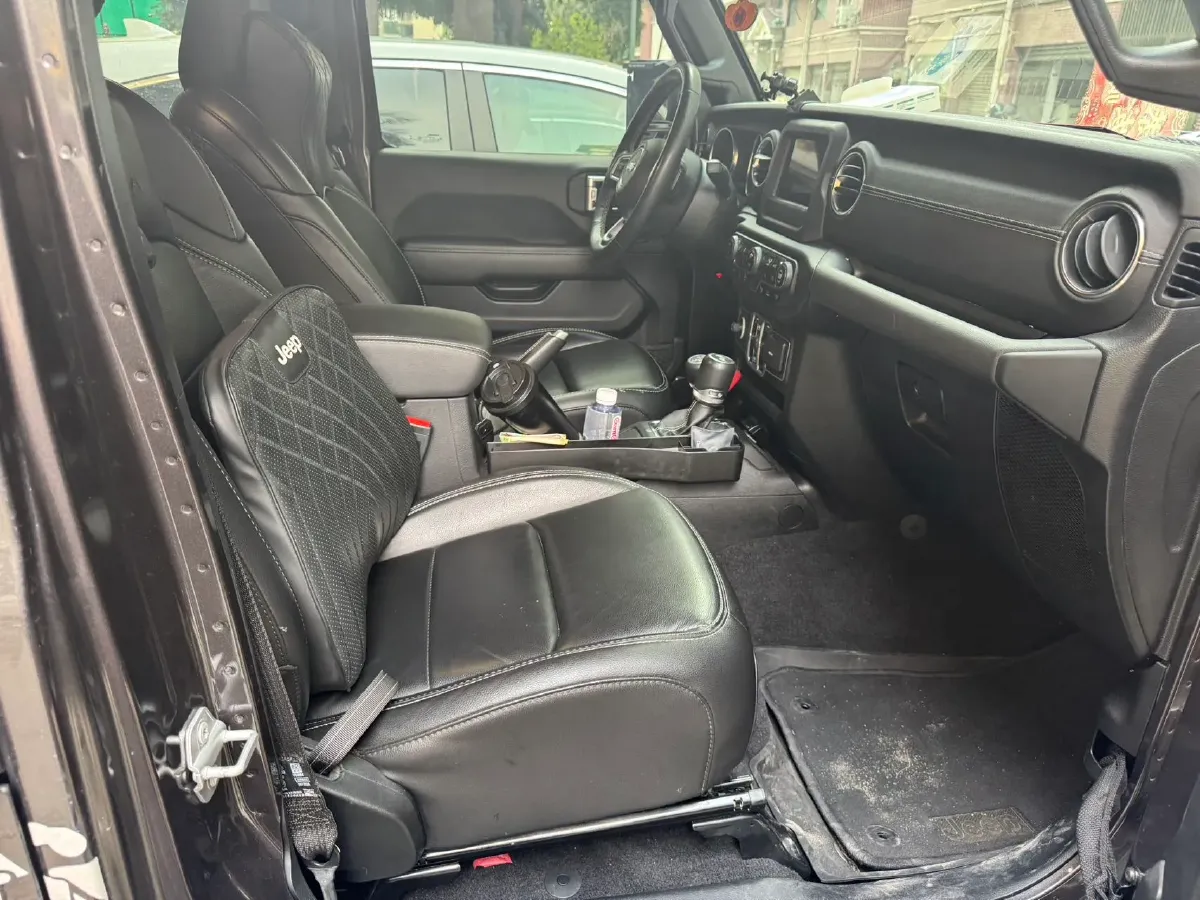 2021 Jeep Wrangler 2.0T 266HP L4 8AT,autocango,china used car exporter,china ev exporter,chinese used car exporter,chinese used ev exporter