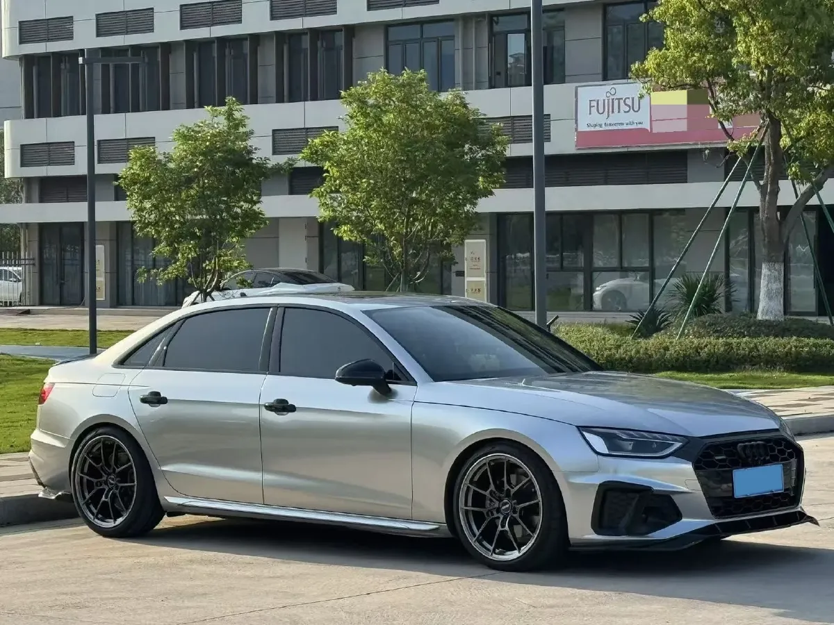 2024 Audi A4L 2.0T 190HP L4 7DCT,autocango,china used car exporter,china ev exporter,chinese used car exporter,chinese used ev exporter