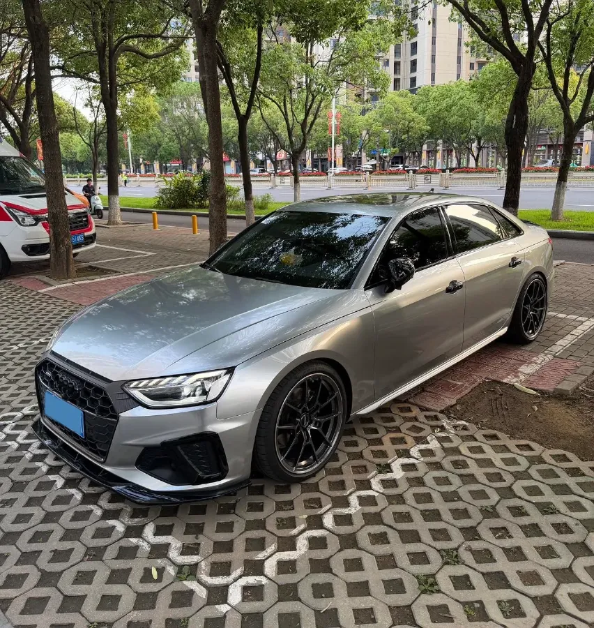 2024 Audi A4L 2.0T 190HP L4 7DCT,autocango,china used car exporter,china ev exporter,chinese used car exporter,chinese used ev exporter
