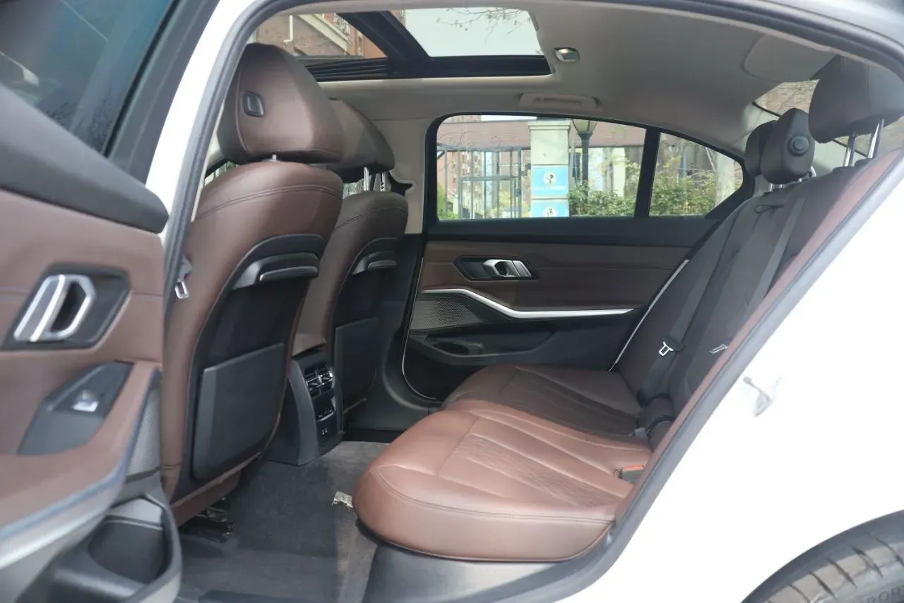 2023 BMW 3 Series 2.0T 156HP L4 8AT,autocango,china used car exporter,china ev exporter,chinese used car exporter,chinese used ev exporter